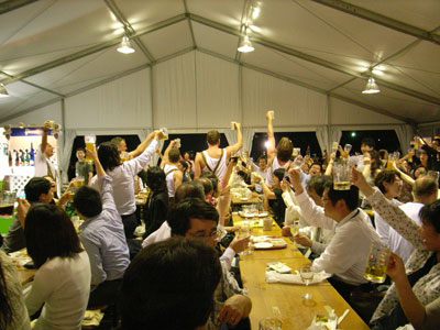everybody kanpai with beer